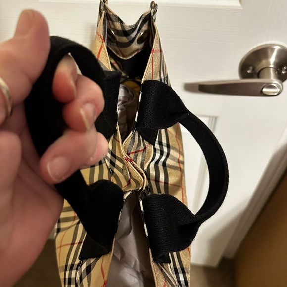 SMALL BURBERRY TOTE “👜 READ DESCRIPTION “ - Picture 15 of 15